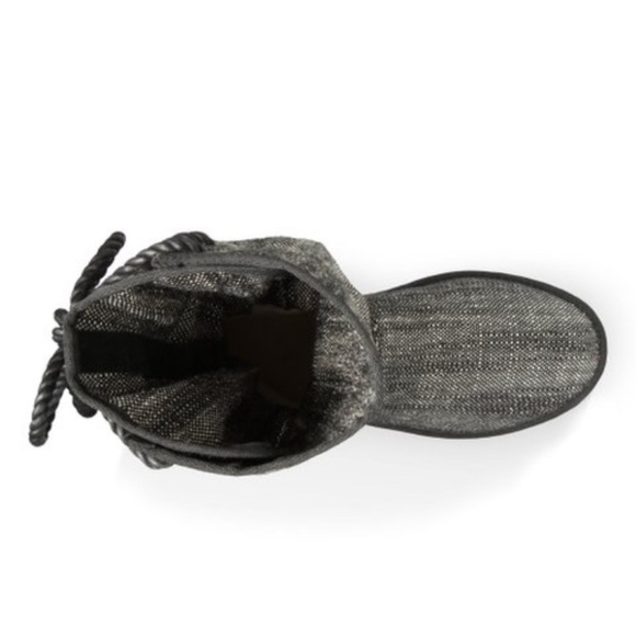 UGG Black Harbour back lace up mid calf size 6 all season boot. - Picture 9 of 16